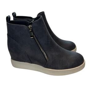 Journee Collection Pennelope Women Ankle Boots 7.5m, Denim Blue wedge heel NWOT